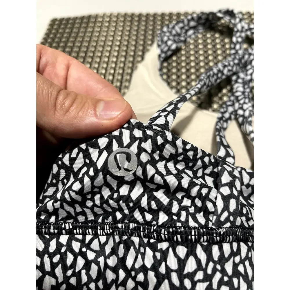 Lululemon Energy Bra Size 4 EUC Miss Mosaic Black
